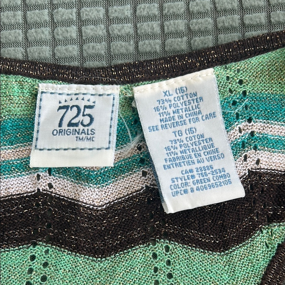 Chevron Patterned Shimmer Top - Picture 5 of 6
